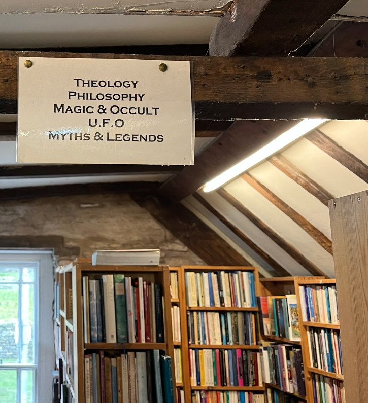 paulg's tweet photo. An implicit comment on philosophy that's quite common in used bookshops. https://t.co/GbaJxgqDBC