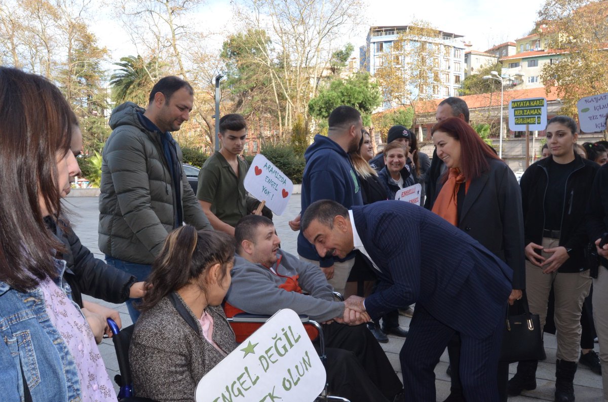 TC_Zonguldak's tweet photo. Valimiz Osman Hacıbektaşoğlu eşi Güney Hacıbektaşoğlu ile birlikte "3 Aralık Dünya Engelliler Günü" kapsamında ilimizde düzenlenen etkinliklerde engelli bireylerimizle bir araya geldiler, "Biz Birlikte Güçlüyüz" dediler. https://t.co/hHw5fSpcBH