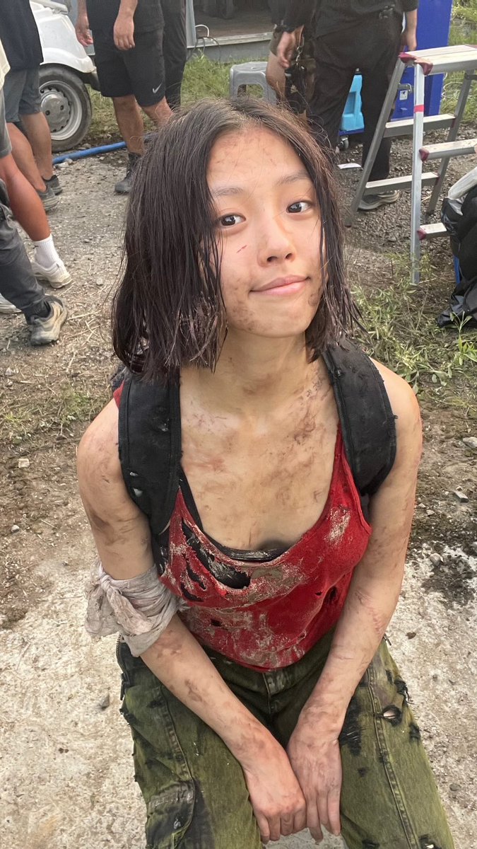 thalyonfilm's tweet image. go minsi behind the scenes of sweet home 2