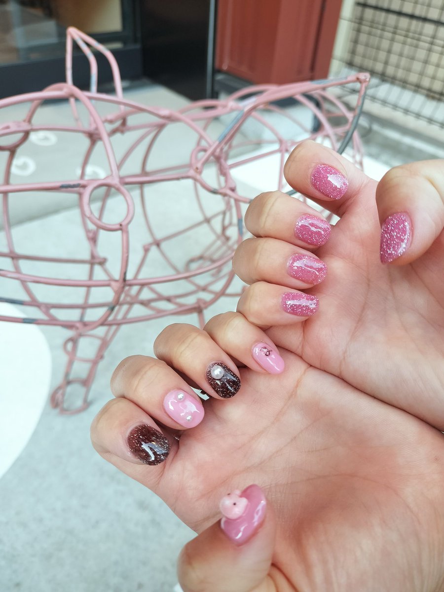 o_k_u_r_a2525's tweet image. 豚カフェに行くためにがんばった豚ちゃんネイルをみて🐷