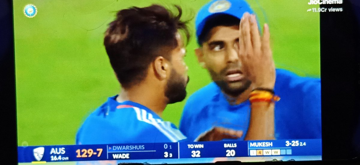 Mukesh Kumar Back to Back Wickets.....👏👏👏 
#INDvsAUS 
#ICCCricketWorldCup #T20WorldCup 
#T20WorldCup2024 #ICCCricketWorldCup