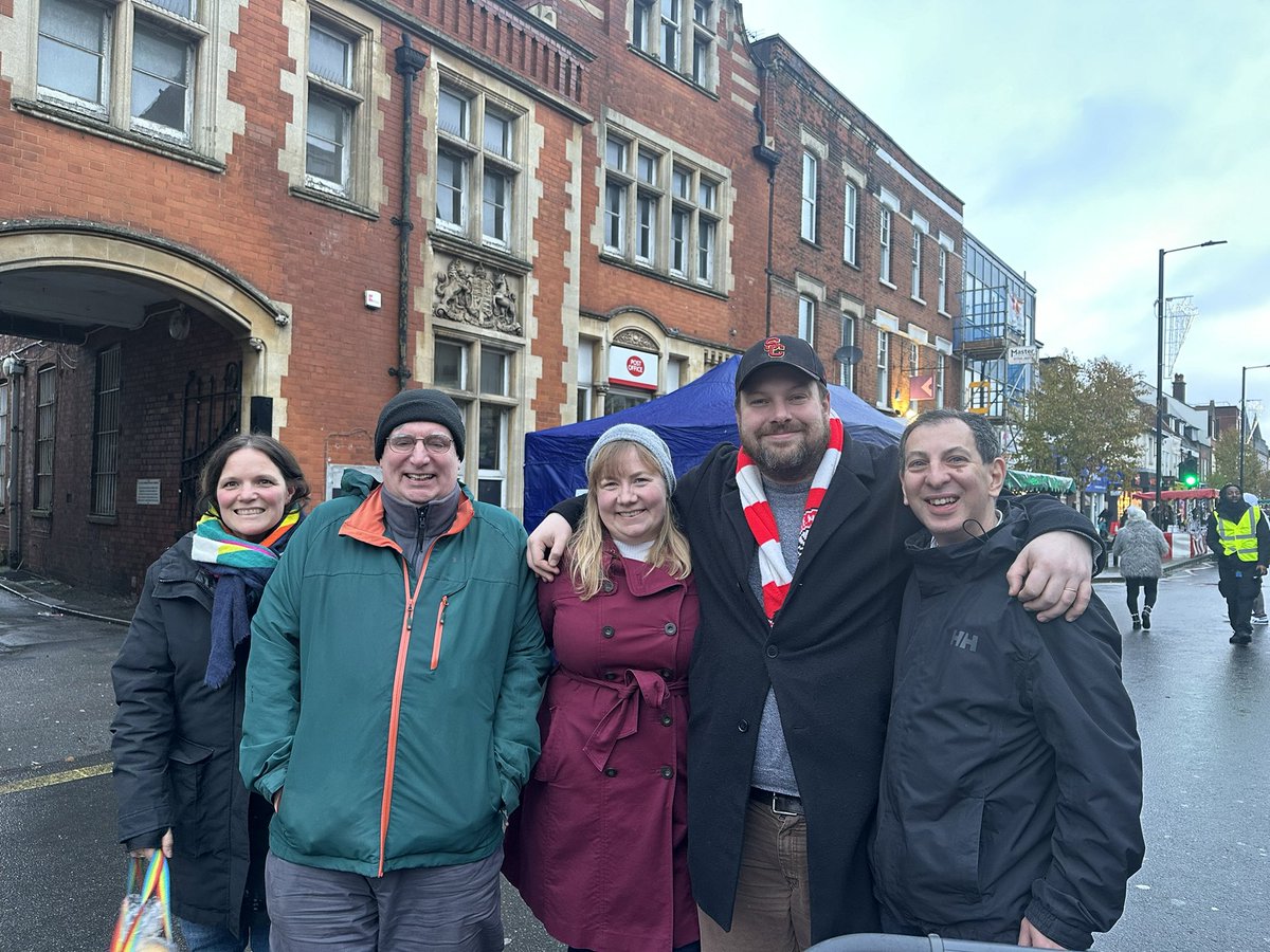 All the fun of the Barnet Fayre!

Great stalls, great fun and great company! And really good to chat with @MPSHighBarnet 🎄