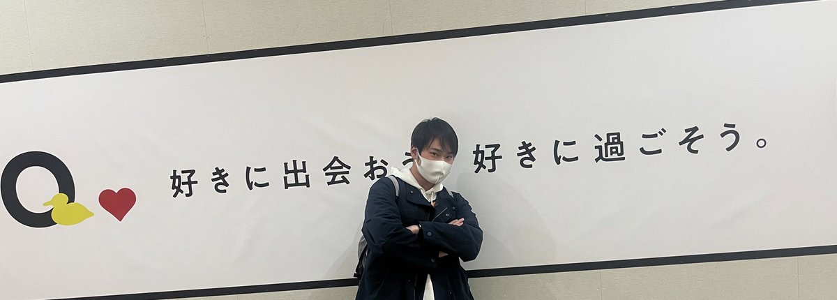 daikichi_cc's tweet photo. オタクの心意気みたいなキャッチフレーズ見つけてフォトスポットにして遊ぶバカ3人 #サマロケ https://t.co/FpukWdET7D