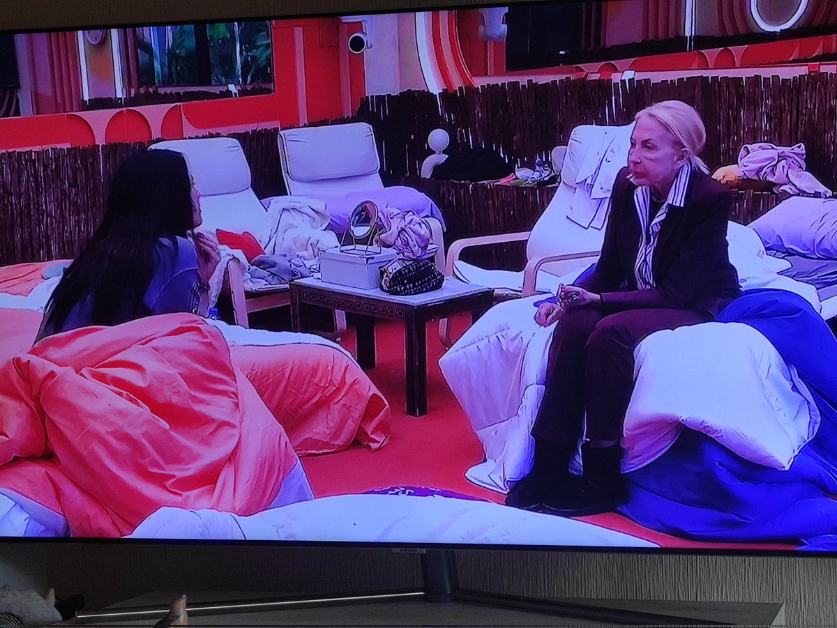 Plnc_Lydia's tweet image. PONGO EL DIRECTO Y VUELVO A VER A BOZZO HABLANDO MAL DE LOS DEMÁS (NAOMI Y PILAR) ,AHORA CON MARTA!!
CAGADA BOZZO SE PIENSA Q SI REPITES 1000 VECES UNA MENTIRA, SE CONVIERTE EN VERDAD....
SEÑORA CAMBIE EL DISCURSO Q ESTE YA ES INFUMABLE 🤦‍♀️🤮 #GHVIP3D #GHVIP3