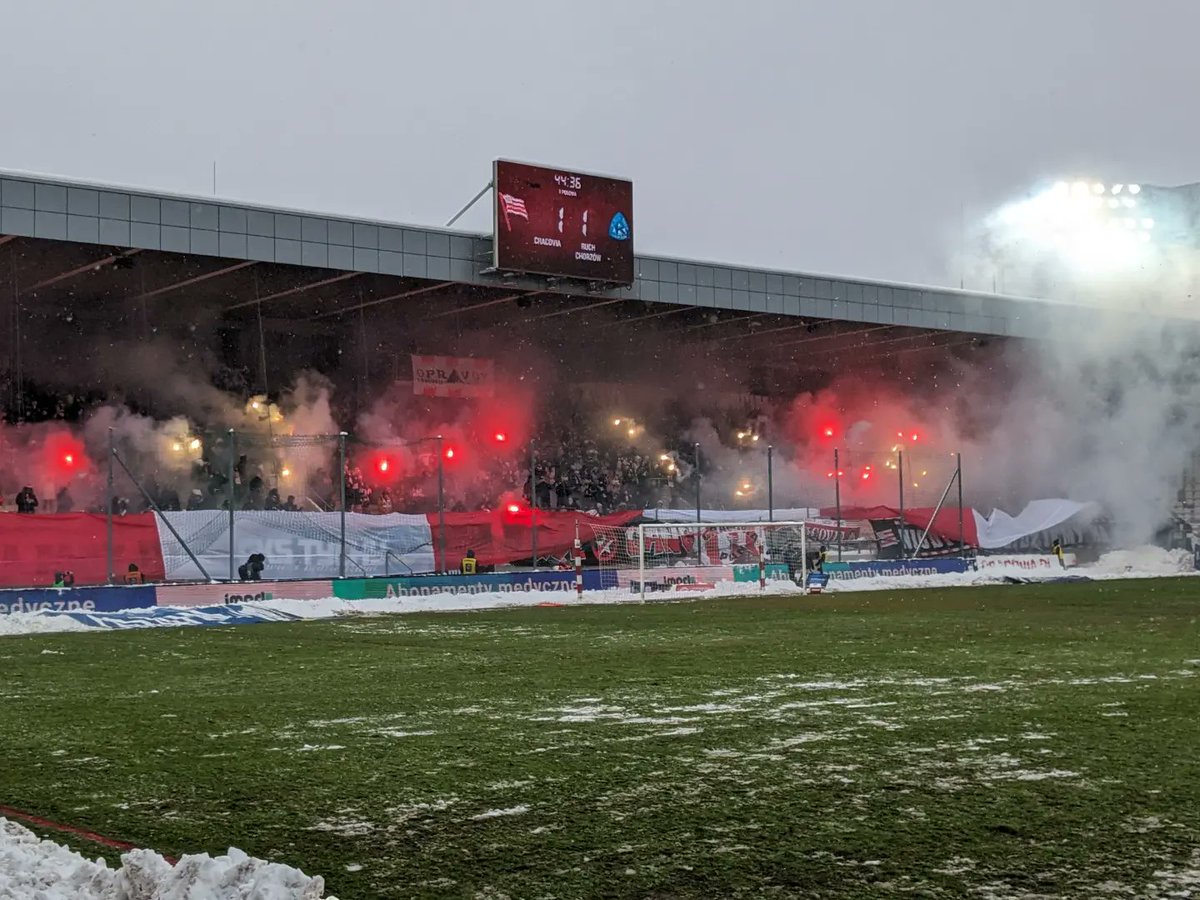 CurvaWanderlust's tweet image. KS Cracovia v Ruch Chorzow
Ekstraklasa, Krakow 
Result: 4-4 
Att: 6,000 

#kscracovia #ruch #ekstraklasa