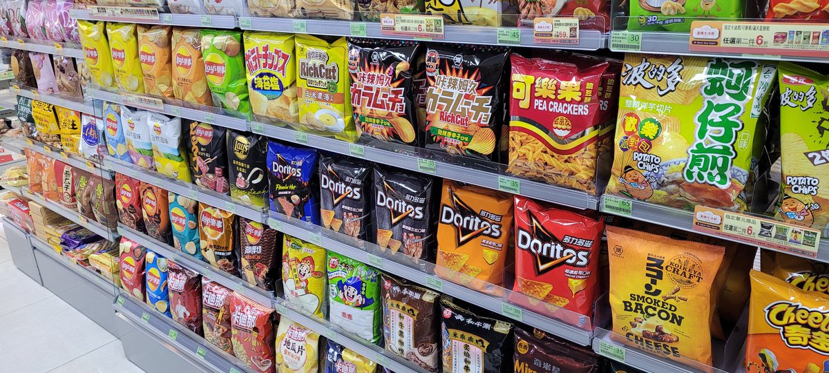 The neatest convenience store shelf I have EVER seen! How is that possible? #Taiwan #FamilyMart