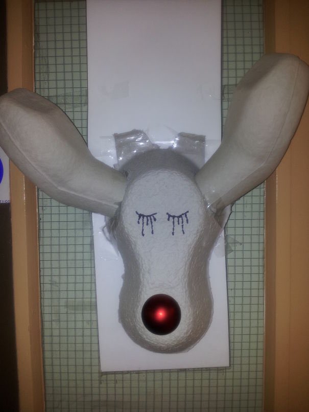 Huge thanks to all of the NHS staff who are doing their best to bring a bit of cheer to patients over the festive period 💙 RT if you know what this reindeer is made of 😊