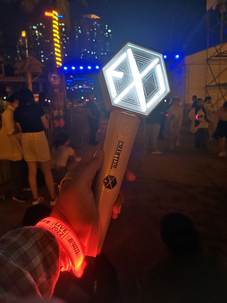 ctnuraisyah54's tweet photo. "exol tu paling adil mendukung semua member" Sedih tak dapat tengok Xiumin n Lay 😭
Padahal Bias Gue Chanyeol 🍒 #CheninKL
#exoscinkl #Suhoinkuching #exo https://t.co/WkqoZYIyr2