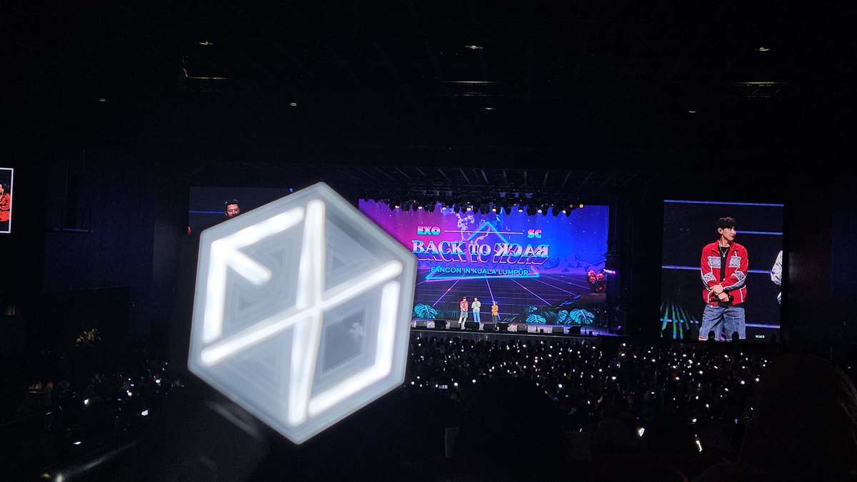 ctnuraisyah54's tweet photo. "exol tu paling adil mendukung semua member" Sedih tak dapat tengok Xiumin n Lay 😭
Padahal Bias Gue Chanyeol 🍒 #CheninKL
#exoscinkl #Suhoinkuching #exo https://t.co/WkqoZYIyr2