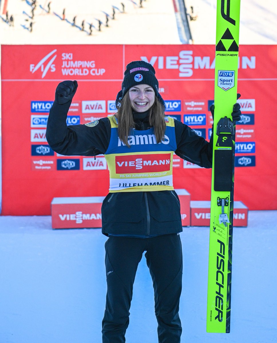 SPORTRICOLORE (@sportricolore) on Twitter photo 🇫🇷 Exploit monumental signé Joséphine Pagnier 😍
Notre tricolore s'impose à Lillehammer et prend la tête du classement de la Coupe du monde de saut à ski 🥇
Première victoire de sa carrière en CDM 🔥 🇫🇷 Exploit monumental signé Joséphine Pagnier 😍
Notre tricolore s'impose à Lillehammer et prend la tête du classement de la Coupe du monde de saut à ski 🥇
Première victoire de sa carrière en CDM 🔥