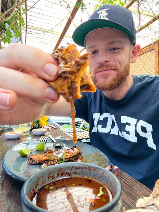 Can I eat your taco? https://t.co/cyiZR9mYLI