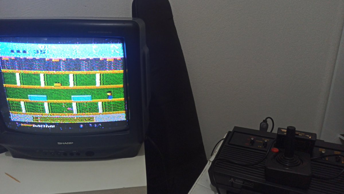 AjudinhaGames's tweet photo. Hora de pegar o ladrão! #atari #nostalgia #keystonekapers #anos80 #anos90 #retrogame #videogame #gameroom #gamer https://t.co/MelA39ppOY