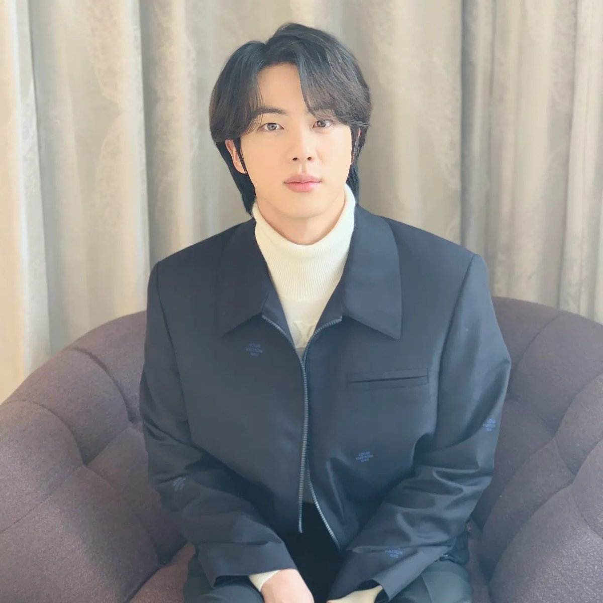 jinnieslamp's tweet photo. Jin’s Korean Birthday Hashtags 🎂

#석진이생일_온세상이_햐튜햐튜
(Seokjin's birthday is all over the world heart heart)

#와_석진이생일이다
(Wow it’s Seokjinnie’s birthday)

#떨어져_지내는_마지막_JINday
(It’s the last Jin Day apart from you)

#석진이_사랑하나봐_많이_좋아하나봐
(Seokjin I love you, I’m deeply falling for you)