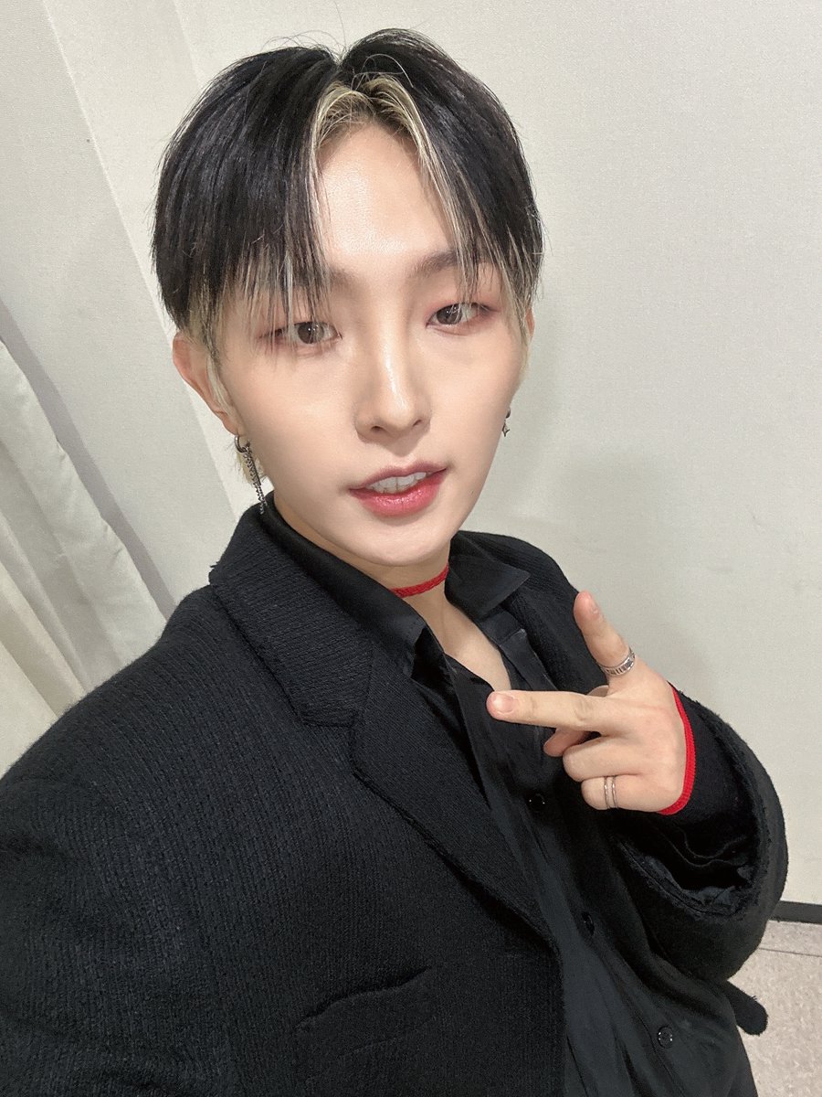 NTX_OFFICIAL_'s tweet photo. [📸]

이번주 마무리 너무 좋았고 다음주도 잘 부탁해 🥰🥰 여전히 감기 조심 💪❤️‍🔥

#NTX #엔티엑스
#ODD_HOUR #오드아워
#HolyGrail #홀리그레일 https://t.co/EFFzYznSd3