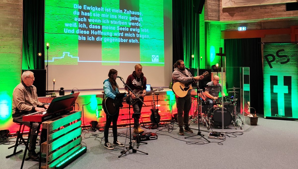 #Moers 1. Advent #Worship Praise&amp;Sing, mit der Band NewHope, Proben laufen. Heute Abend, 17:45 Uhr, Jüchenstrasse 1, 47443 Moers, wir haben bestimmt noch Platz für Dich! Eintritt frei.