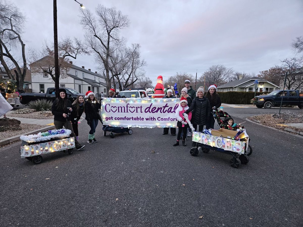 Brad0478's tweet photo. Parade of Lights 2023!   We had a great group representing @ComfortDentall this years parade! https://t.co/8RMT9fLaDb