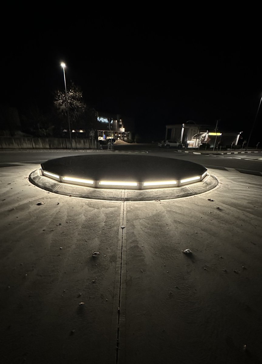 PellizzariGroup's tweet photo. ☀️Si illumina la rotatoria tra via Caprera e via Santa Giustina!

L'impianto di illuminazione stradale realizzato da Pellizzari Group combina estetica e funzionalità, garantendo nel contempo la massima sicurezza stradale.🚗

#illuminazionepubblica #impiantielettrici https://t.co/1OMYzvv0xb