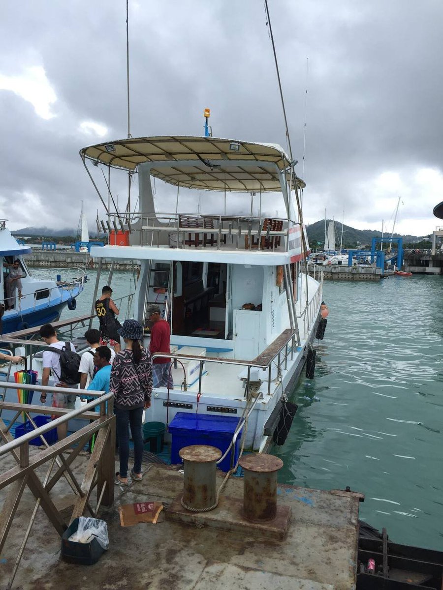 ZERMran's tweet photo. Experience the life of a fisherman🤣 https://t.co/rpYHdDeuOX