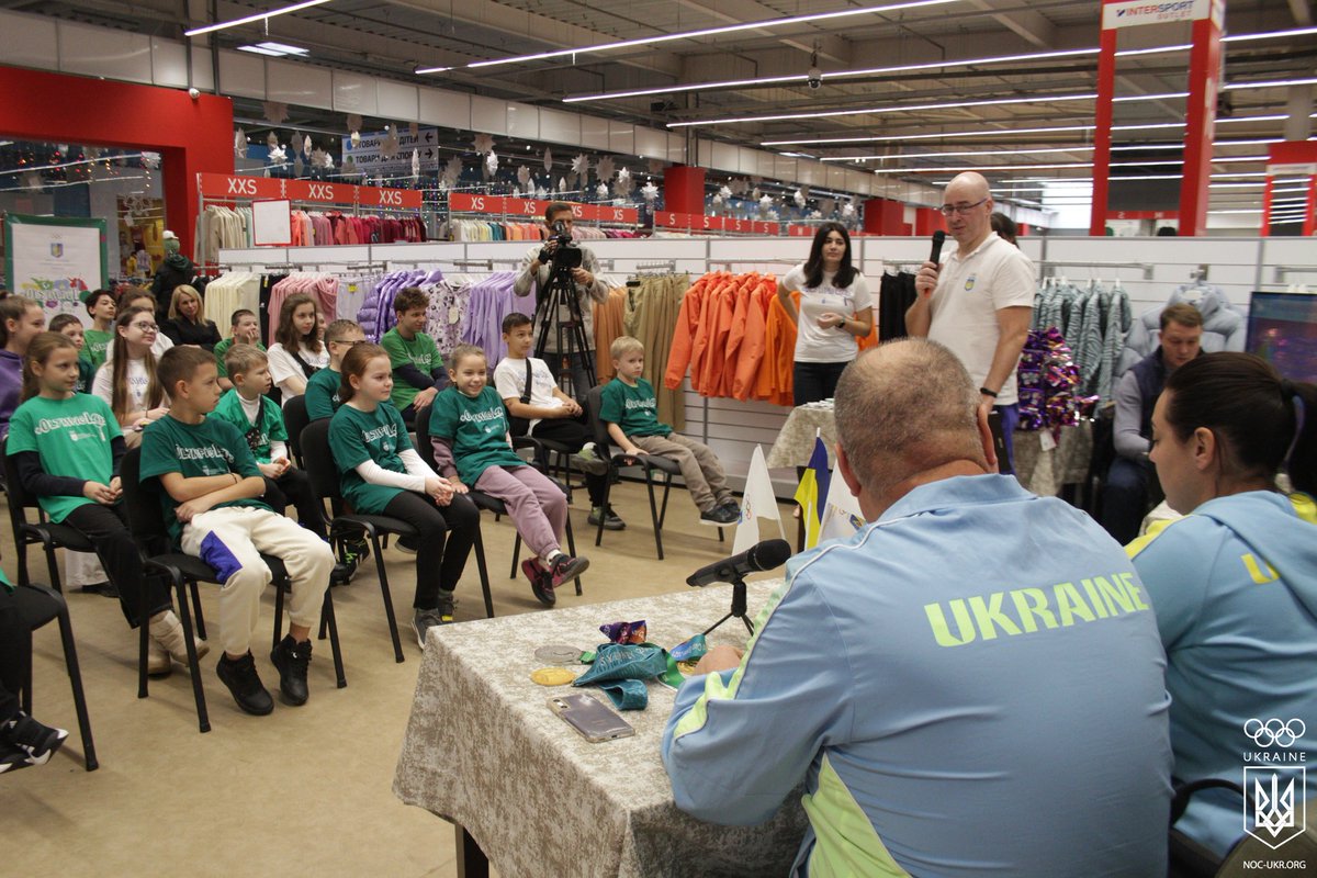 OlympicUA's tweet photo. 💙💛 В Одесі в ТЦ «Епіцентр» відбувся проєкт #OlympicLab з титулованими олімпійцями
👉https://t.co/Ze6Kb9mJEh
#Націяпереможців #StandWithUkraine #НОК #Україна #УкраїнськийСпорт #Ukraine #UkrainianSport #НОКОдеса #ЕпіцентрК #INTERSPORT https://t.co/APDXCVaapD