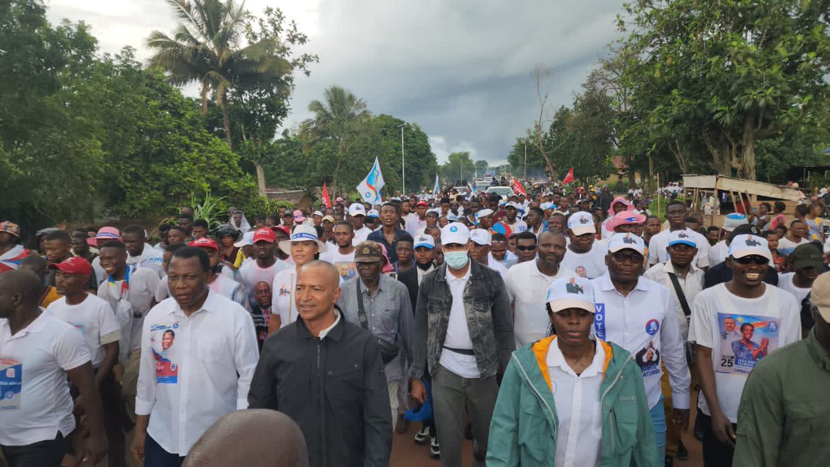 #RDC: <a href="/moise_katumbi/">Moise Katumbi</a> numéro #3 à #Mbandaka sous la pluie

KUKUSABWA NJO BONGO