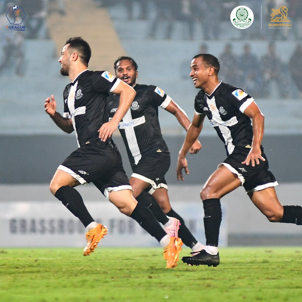 MohammedanSC's tweet photo. 37' | GOAAAAAAAAAAAAAAAAAAAL!!!!! 🤩🤩🤩
What a strike from Kasimov to breaks the deadlock!🔓
#JaanJaanMohammedan 💪🏼#BlackAndWhiteBrigade 🤍🖤 #ILeague 🏆 #IndianFootball ⚽ #MDSPSDEC https://t.co/YDkOlSAM0J