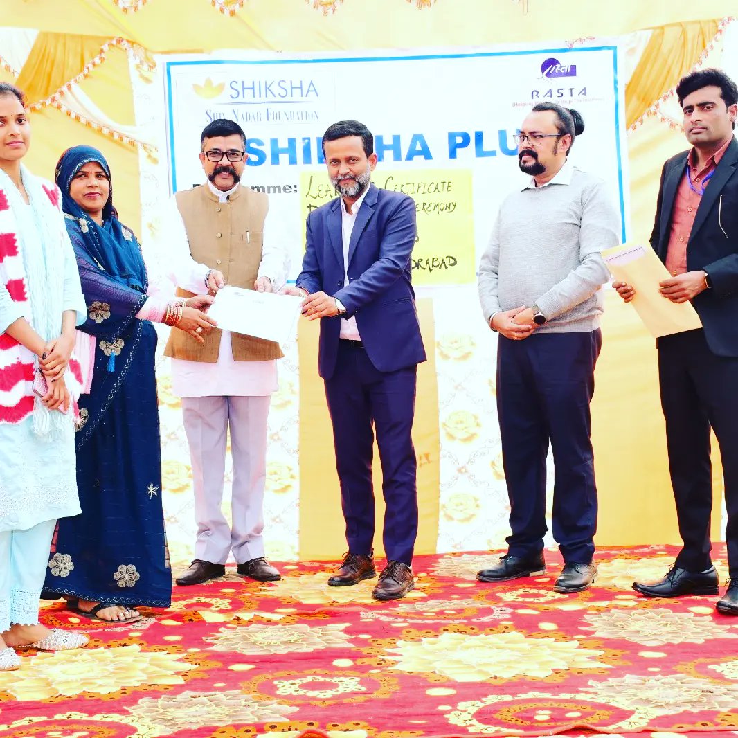 Stepping towards the goal of building an inclusive society through literacy, another milestone was achieved when 1100 mothers completed ICT-based literacy program, receiving their credentials with honor. Fortunate to be a participant in such significant moment
#ShikshaInitiative