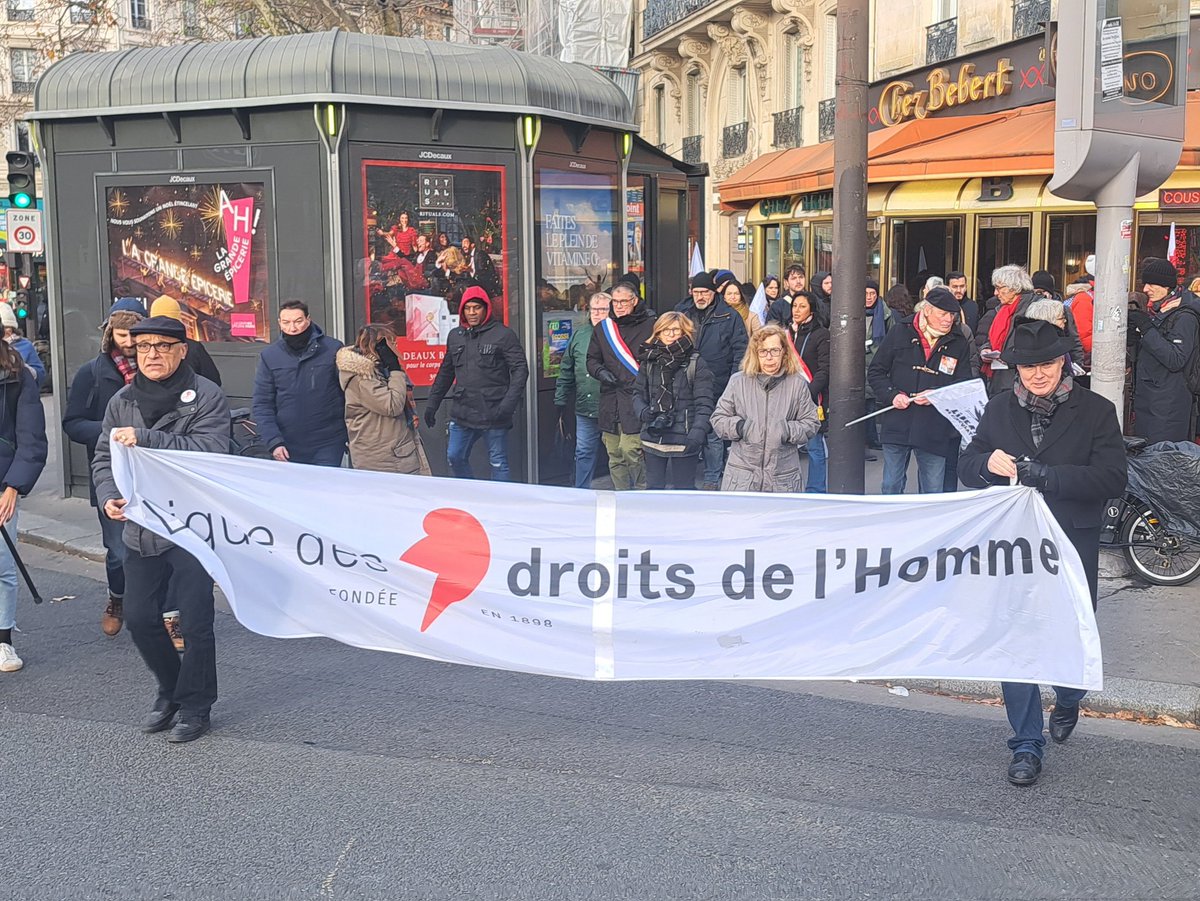 Mobilisé aujourd'hui pour l'<a href="/ANEMF/">ANEMF</a> contre la suppression de l'#AME !

Les étudiants en #médecine défendent la protection des droits aux soins qu'elle représente ainsi que les valeurs qu'elle incarne. Agissons pour préserver la solidarité dans notre système de #santé ! ✊