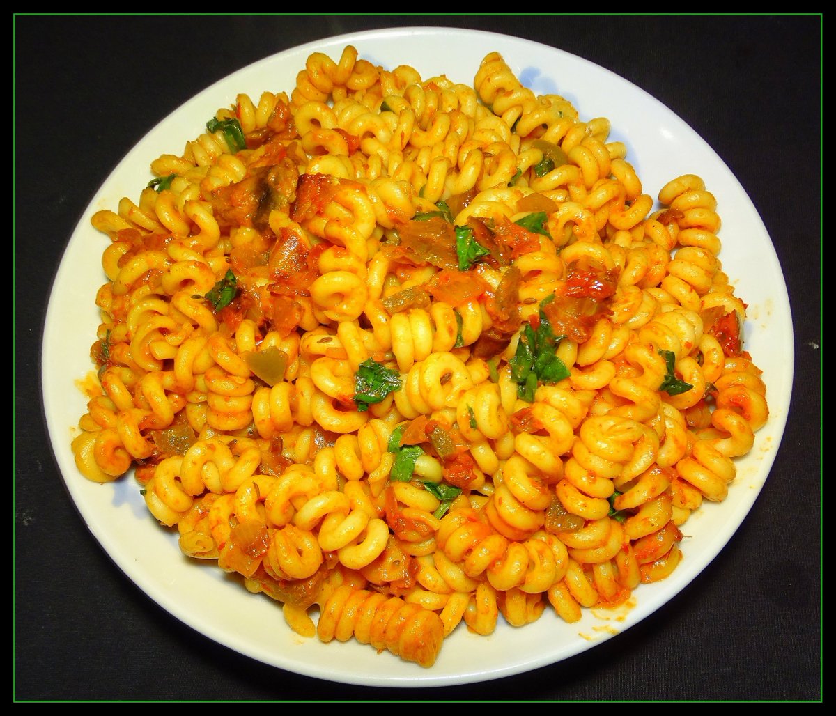 Fearless13Z's tweet photo. Fusilli with Tomatoes, Jack Cheese, Mushrooms & Spinach #dinerinmymind #homecooking #food #cookingathome #fusilli #pasta #tomatoes #jackcheese #mushrooms #spinach #basil #garlic #onions #supportlocal #Manitoba https://t.co/5dUnpg81Dy