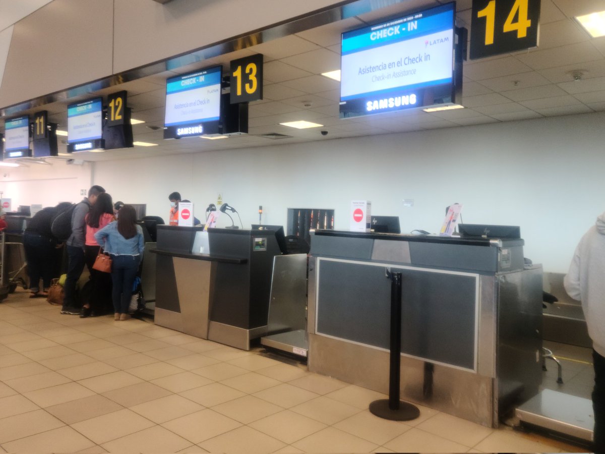 sylvanyaperu's tweet photo. @LATAM_PER NO, igual @LATAM_PER cancelo vuelos a las 6am dejo los counters vacíos y seguimos esperando una solución ya nos dijeron q no hay reembolso total del vuelo cancelado por ellos y q sigamos esperando @IndecopiOficial hagan algo por favor que este abuso ya es demasiado#Latamdelopeor https://t.co/VPXvPtzlEv