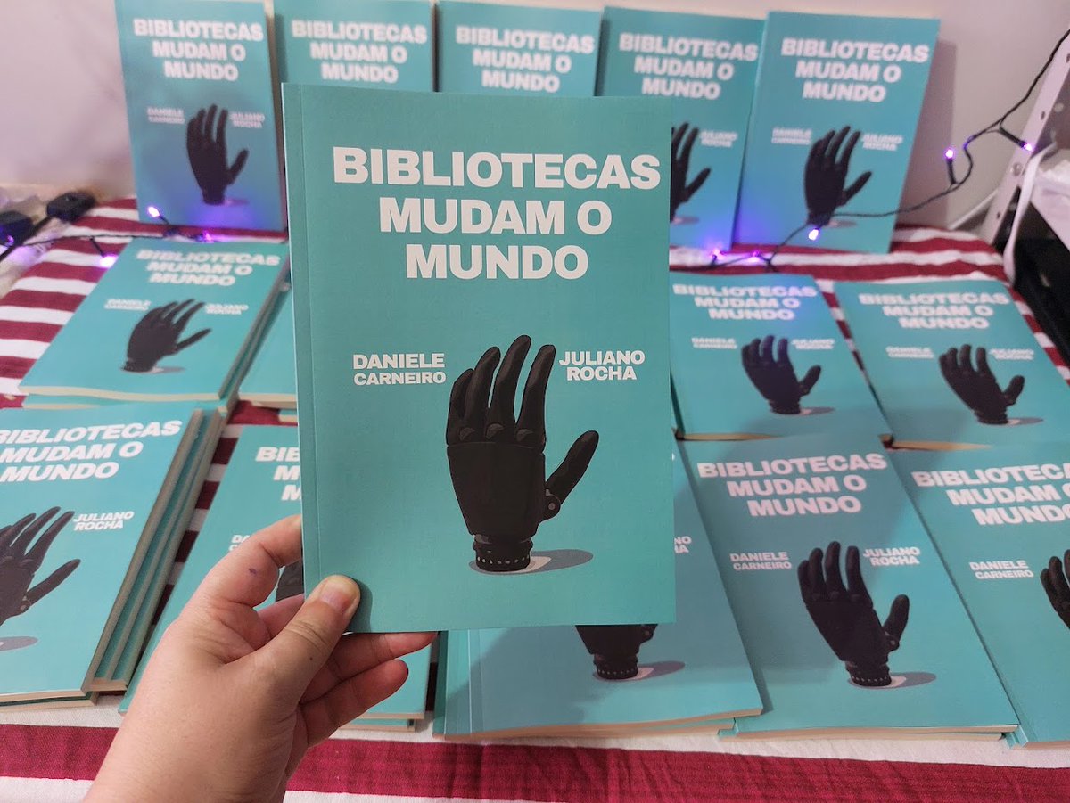 magnolialivros's tweet photo. Natal 2023 da Magnolia Cartonera: você encontra nossos livros e zines com precinhos super em conta em nossa loja online: https://t.co/FrjqyMAB3T
Ao comprar o seu presente de Natal e das suas pessoas queridas, apoie artistas, escritoras, escritores e editoras independentes. 🎁✨🎄 https://t.co/9GSgJ2o9qF