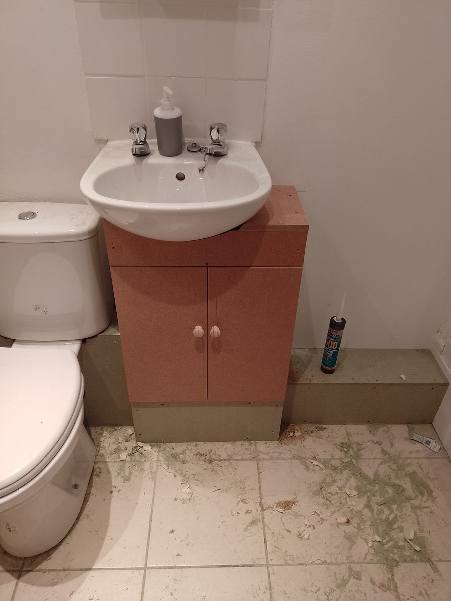 OllyPJ's tweet photo. Finished photos from that boxing in work earlier in the week.
To be painted by the client.
#boxingin #bathroom #opjcarpentry https://t.co/iUZlo4DRUf