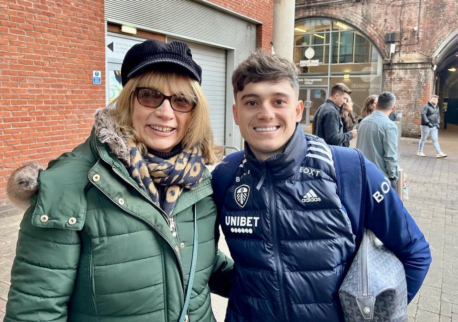 Had a few days up in Leeds from Devon to see Leeds play and win vs Swansea on Wednesday and Middlesborough. Great to meet some of the <a href="/LUFC/">Leeds United</a>  team yesterday as well. 

<a href="/ethanamp26/">Ethan Ampadu</a> <a href="/ArchieGray06/">.</a> <a href="/IancarloP/">Iancarlo</a> <a href="/Daniel_James_97/">Daniel James</a> <a href="/georgi_hrt/">Georginio rutter</a>