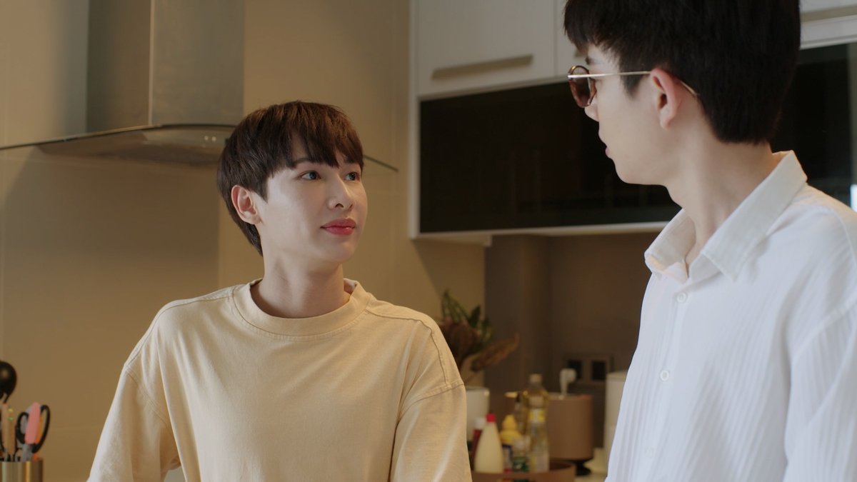 GMMTV's tweet photo. สิ่งแรกในการทำอาหารสำหรับกุ๊กเปรมคือต้องเริ่มจากความสุข คนกินจะได้รสชาติของความสุขไปด้วย ❤️
#CookingCrushSeriesEP2
#GMMTV
@off_tumcial @AtthaphanP https://t.co/sHeHLbq7i6