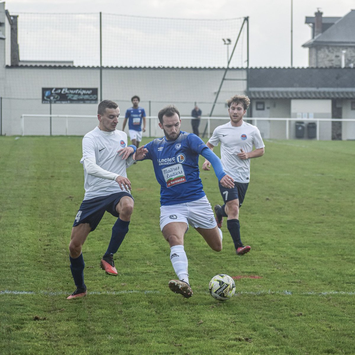 as_cherbourg's tweet photo. #SCSLASC | ๐๐-๐๐๐๐๐ย !ย
Pour le moment nos bleus nโont pas trouvรฉs la faille face ร une รฉquipe compacte et valeureuse.
Il reste 4๏ธโฃ5๏ธโฃ minutes pour faire la diffรฉrence ! ๐
๐๐๐ข๐ง๐ญ๐ ๐๐ซ๐จ๐ข๐ฑ ๐๐ญ ๐๐จฬ 0๏ธโฃ | 0๏ธโฃ ๐๐ย ๐๐ก๐๐ซ๐๐จ๐ฎ๐ซ๐
#ASCherbourg #ASC #Regional3 https://t.co/DsQo9VcW8G