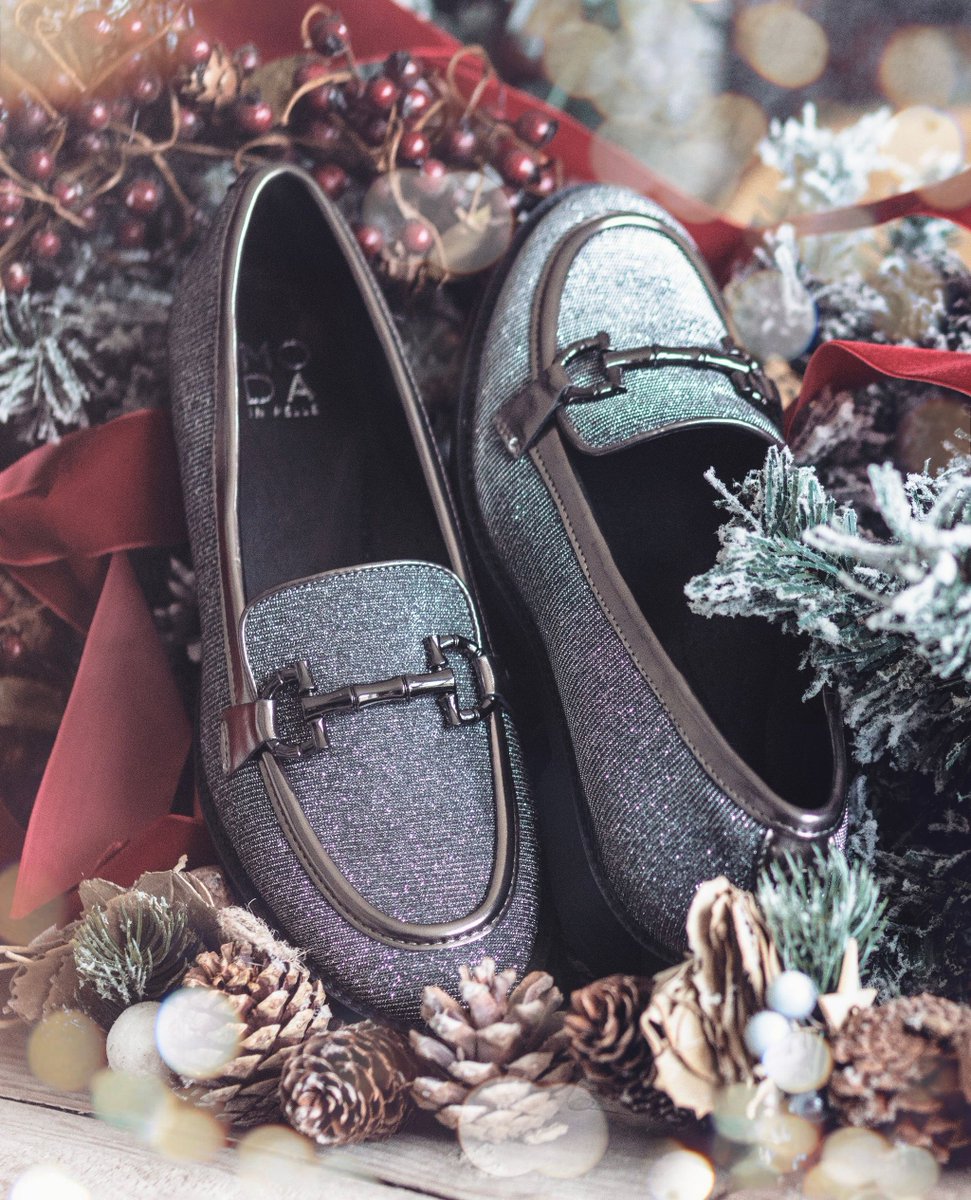 🎁 MODA ADVENT CALENDAR DAY 3 🎁⁠
⁠
We're giving away our FRANZIE loafer.
⁠
Want to win?⁠
⁠
𝙃𝙚𝙧𝙚’𝙨 𝙝𝙤𝙬:⁠
1. ‘Follow’ <a href="/modainpelle/">Linda Pollard</a>⁠
2. ‘Like’ this post⁠
3. ‘Reply &amp; tag' as many friends
RETWEET = BONUS ENTRY
(T&amp;Cs: bit.ly/37XYepZ)⁠ (ends 4/12/2023)