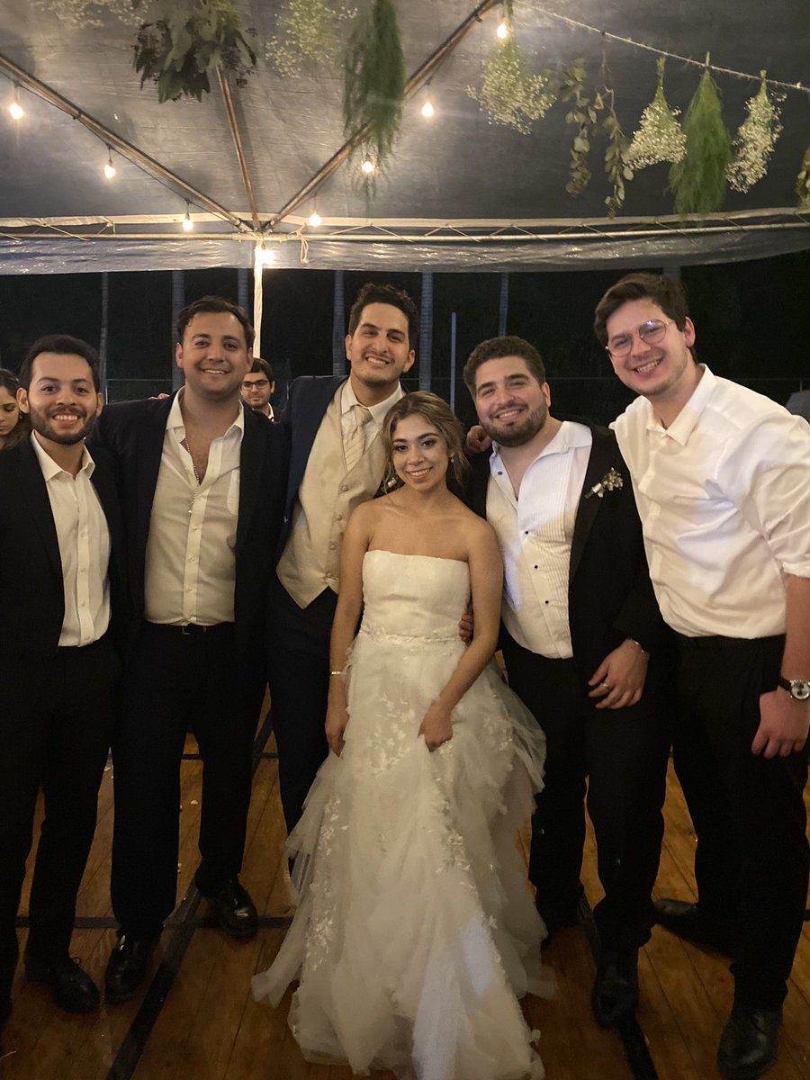 armandoquirasco's tweet photo. Queeeee noche
Que boda
Que amigos
Que familia

Gracias Dios

y que viva la mesa 1 https://t.co/ZM5MQV0ELV