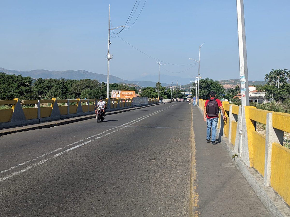 Los puentes binacionales están abiertos. Total normalidad. Poco paso de personas.
<a href="/ponchogocho/">Jonathan Maldonado</a>