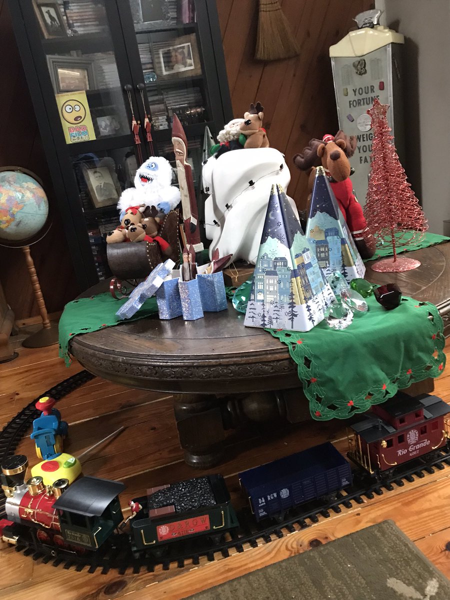 Maxcellent's tweet image. It’s beginning to look a bit like Christmas…