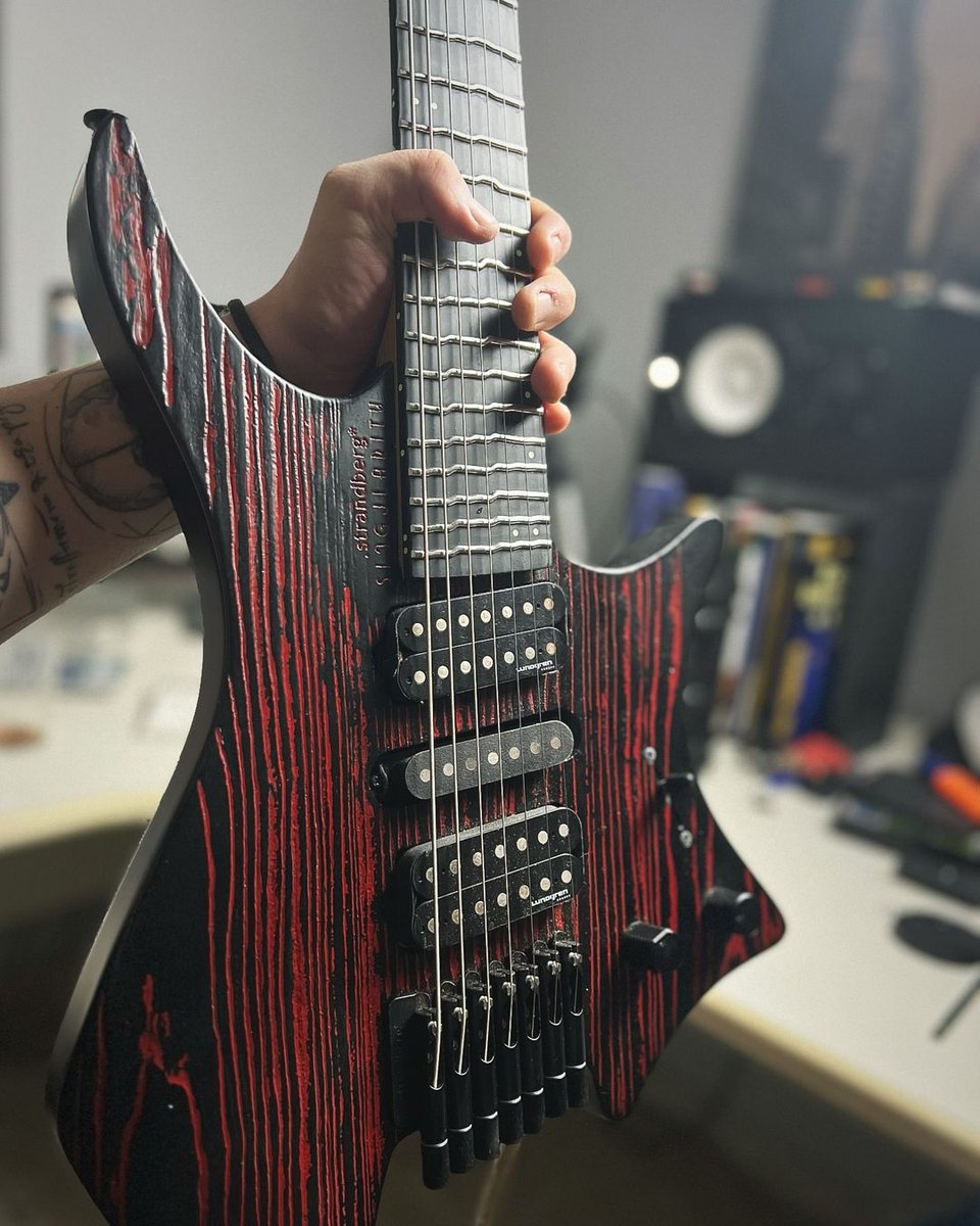 strandbergGuit's tweet photo. Currently in awe of the pure molten power of the @scarguitar signature Singularity NX 7 True Temperament in Red Blast. 🌋😍
📷: The equally fierce Bruno Henrique!
#strandberg #pernilsson #singularity https://t.co/Tr94aEmqbQ