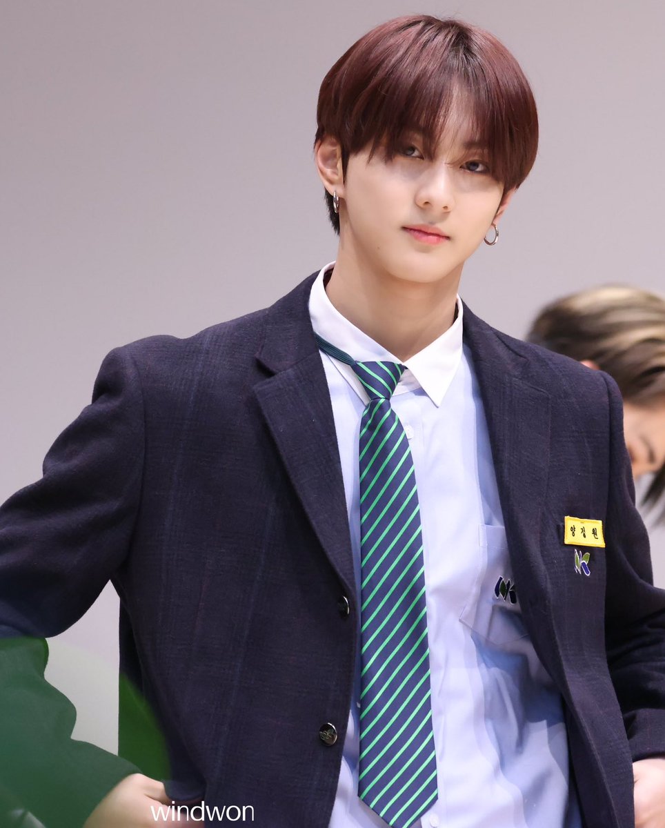 นัมกังเหมือนกันที่ไหล่กว้างขึ้นเยอะมาก ㅠ ㅠ