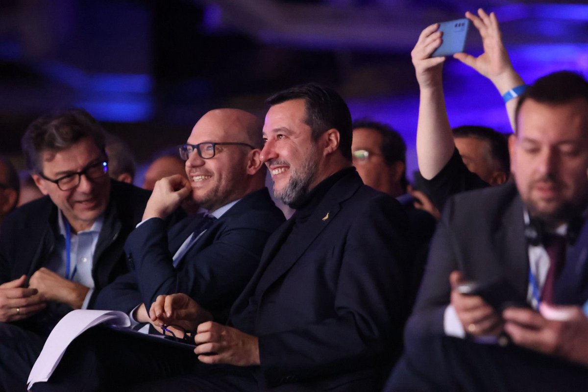 GRAZIE.
Oggi a Firenze non c'è solo una comunanza politica ma un sentimento di Amicizia.
Per la prima volta le forze di centrodestra, unite e determinate, possono vincere e liberare Bruxelles dalla deriva burocratica e dal fanatismo delle sinistre su temi decisivi per il futuro