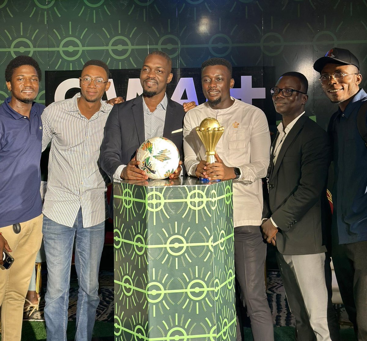 Excitation maximale chez #ArCom ! 🚀 Notre équipe, en compagnie du CEO <a href="/Affely_armel/">Affely Armel Angel</a>, a vécu un moment privilégié lors de la conférence de presse inaugurale de la nouvelle chaîne <a href="/canalplus/">CANAL+</a>civ, une chaîne dédiée exclusivement à la #CAN2023 📺⚽️🇨🇮

🔥A partir du 14/12 @canalplus