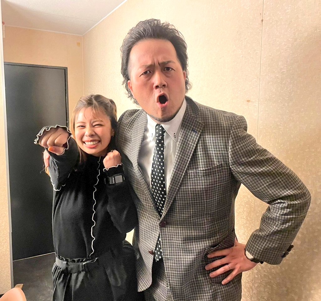 blueriver_aoki's tweet photo. 本日はライブ談笑にお越しいただき
ありがた〜い♪
超満員のアチアチライ��になりました！
服部の毒っ気あるのに可愛気もある
魅力が伝わっていたら嬉しいです！
2024年もゲストと談笑しますので
よろしくお願い致します🙇‍♂
今年も談笑ありがとうございました！
#ブルーリバー青木談笑 https://t.co/gBsSJFm7zq