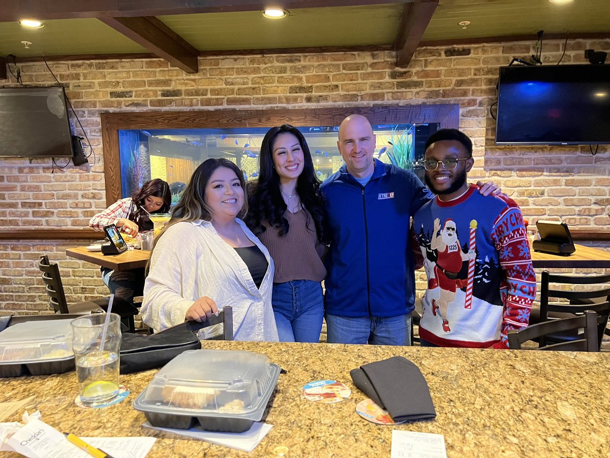 KTREweather's tweet photo. Had a great time at the Lufkin Christmas Parade and post parade dinner with Noemy, Mariela, and Tyre. #KTRE https://t.co/O1hJbDARzv