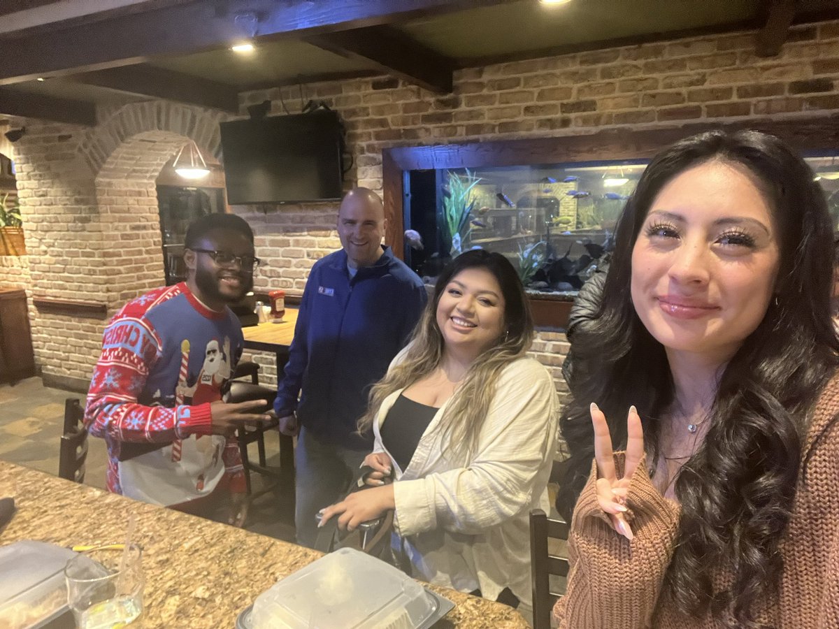 KTREweather's tweet photo. Had a great time at the Lufkin Christmas Parade and post parade dinner with Noemy, Mariela, and Tyre. #KTRE https://t.co/O1hJbDARzv