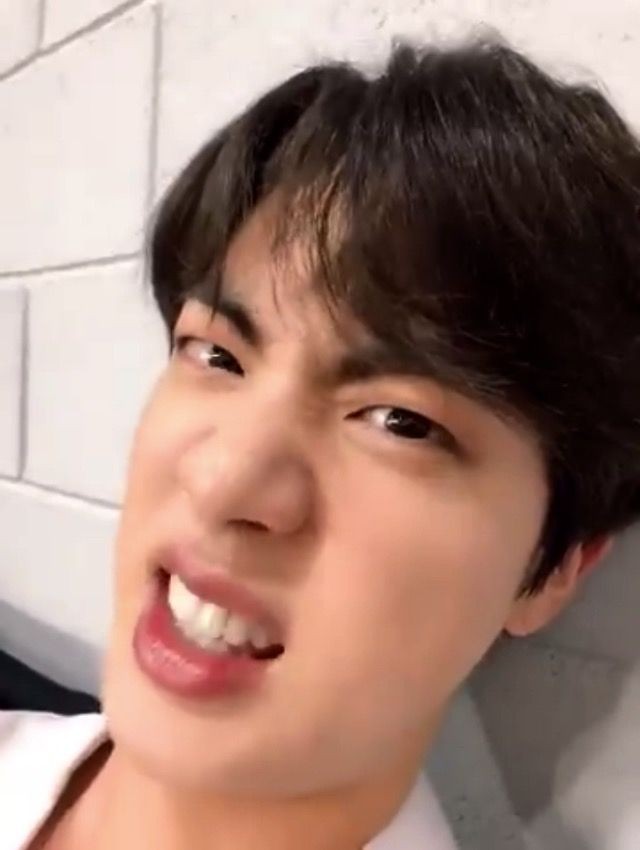 jeon_d4dy's tweet photo. pérolas que sai da boca do seokjin que parecem fic, mas não são - a thread de aniversário https://t.co/BkfhWV9v1n
