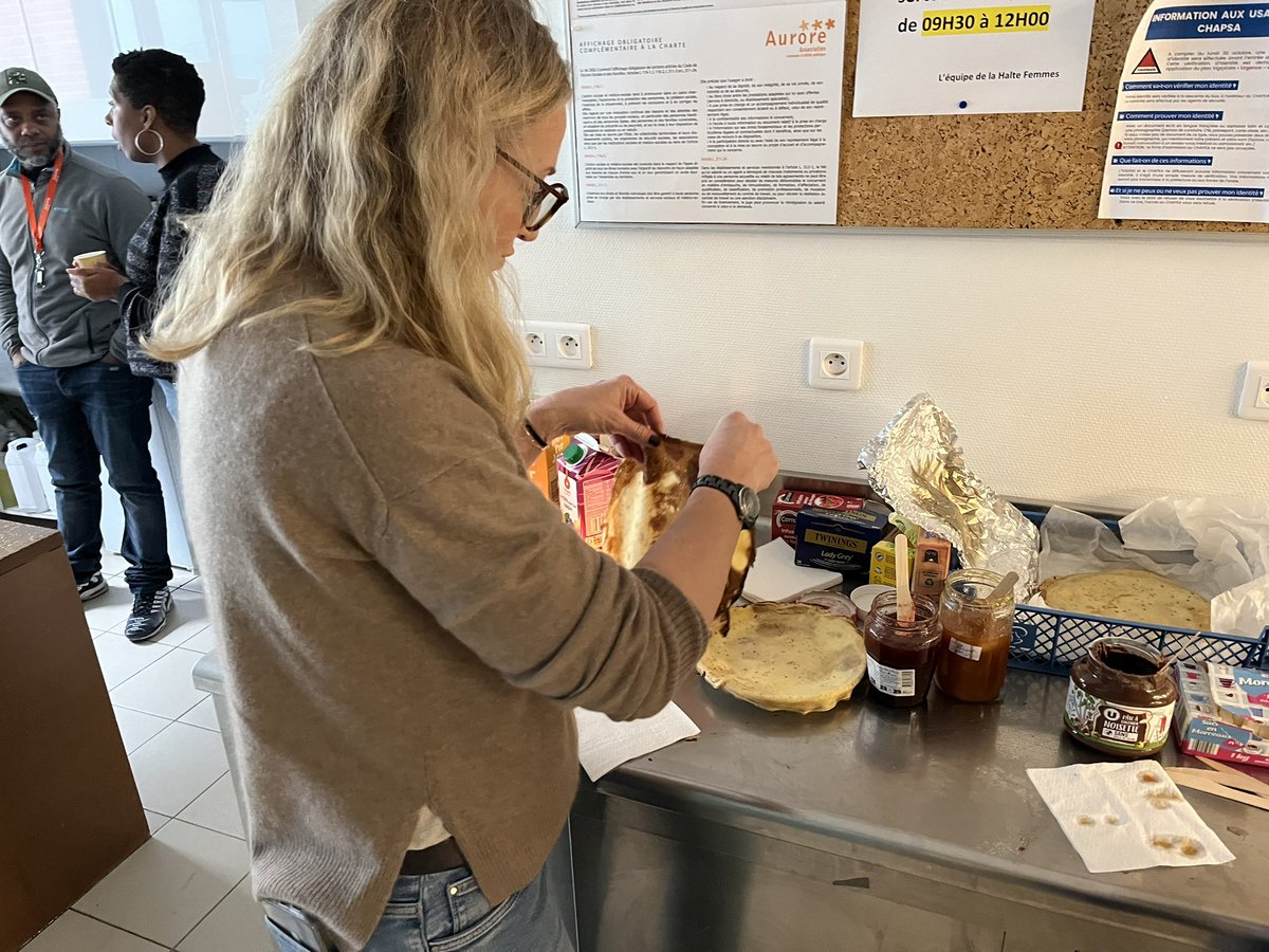 Superbe mobilisation des bénévoles de notre association <a href="/FetedesVoisines/">La Fête Des Voisines</a> en ce glacial dimanche matin. 15 « voisines » ont pu bénéficier de soins bien-être de grande qualité #podologue #massage #coiffure #manucure… à la Halte femmes de <a href="/AssoAurore/">Association Aurore</a> merci à tous <a href="/paris12/">paris12</a>