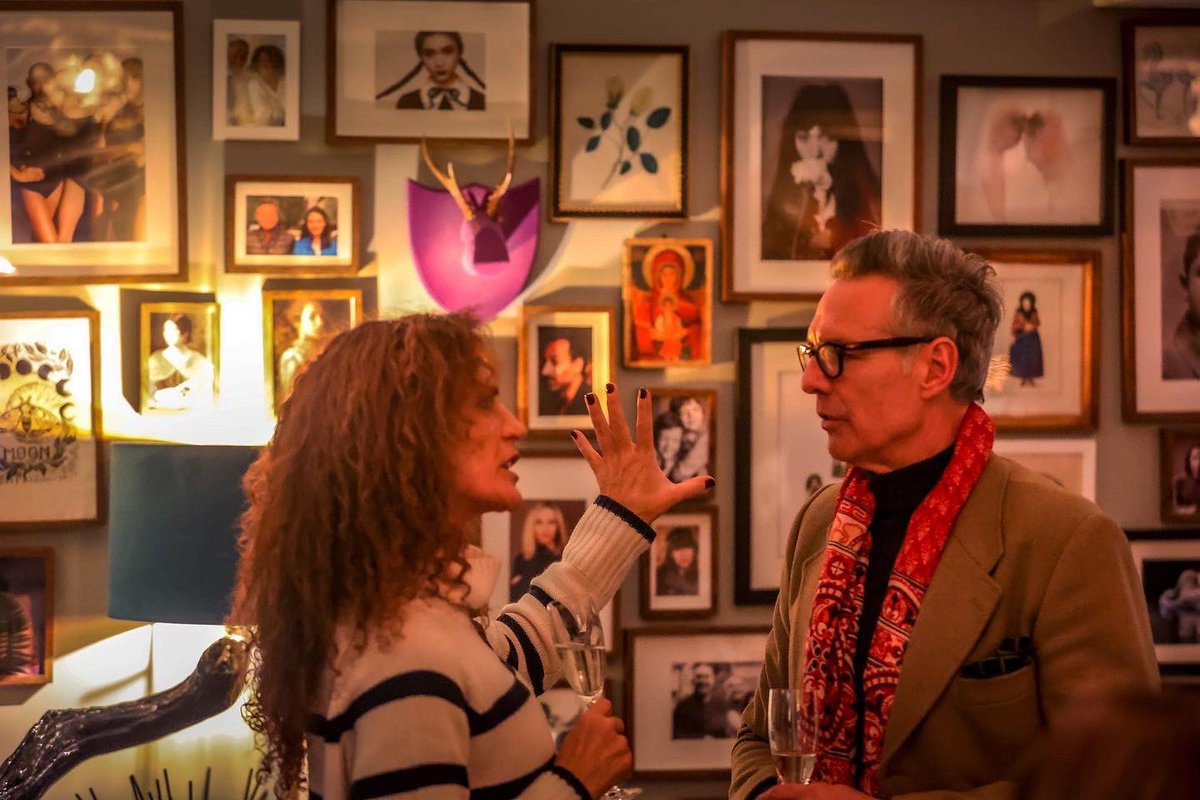 VilladiGeggiano's tweet image. Charles Dickens ‘The Signalman’ read by the fabulous English actor Sir Timothy Ackroyd. Prosecco courtesy of our friends at Mani Sagge estate and delicious nibbles prepared by our chefs 📚🥂🎄

#allthingsfabulous #artsatthevilla #supportingcreativity #saturdaynight #chiswick