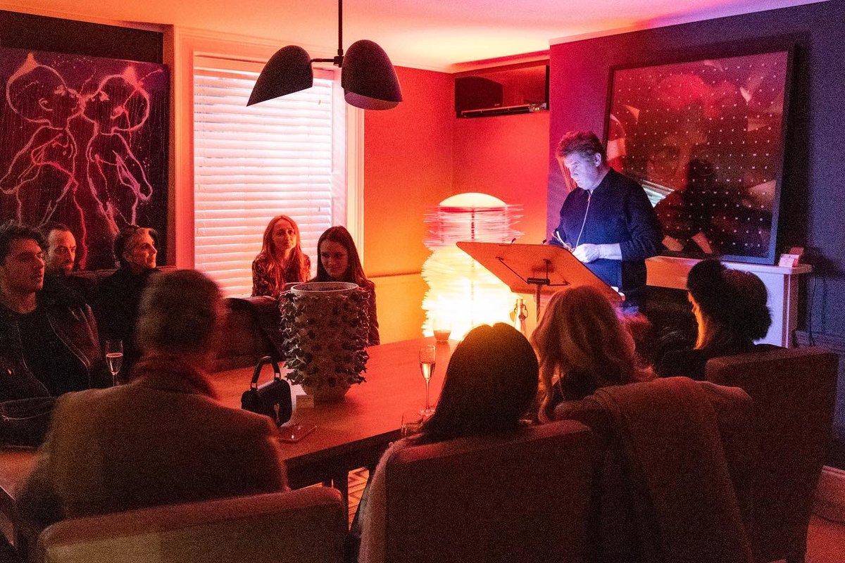 VilladiGeggiano's tweet image. Charles Dickens ‘The Signalman’ read by the fabulous English actor Sir Timothy Ackroyd. Prosecco courtesy of our friends at Mani Sagge estate and delicious nibbles prepared by our chefs 📚🥂🎄

#allthingsfabulous #artsatthevilla #supportingcreativity #saturdaynight #chiswick