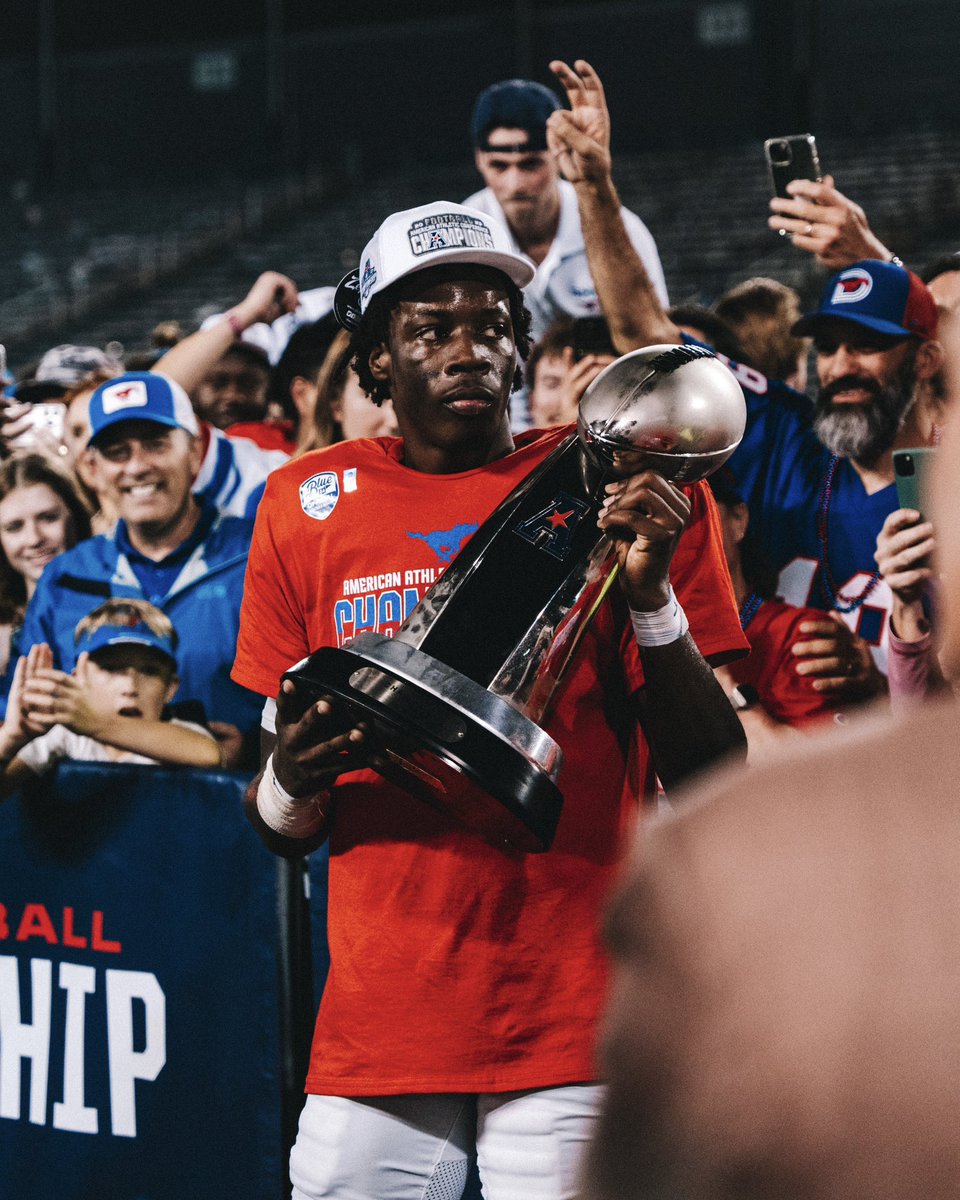 This picture captures the true essence of who Kevin Jennings is. Amongst all the chaos around him, he just stays humble and even keel. #KJ #PonyUpDallas #IceInHisVeins